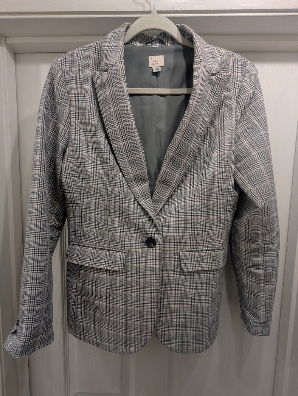A New Day Plaid Blazer Size 8 | Gray Check One-Button Blazer